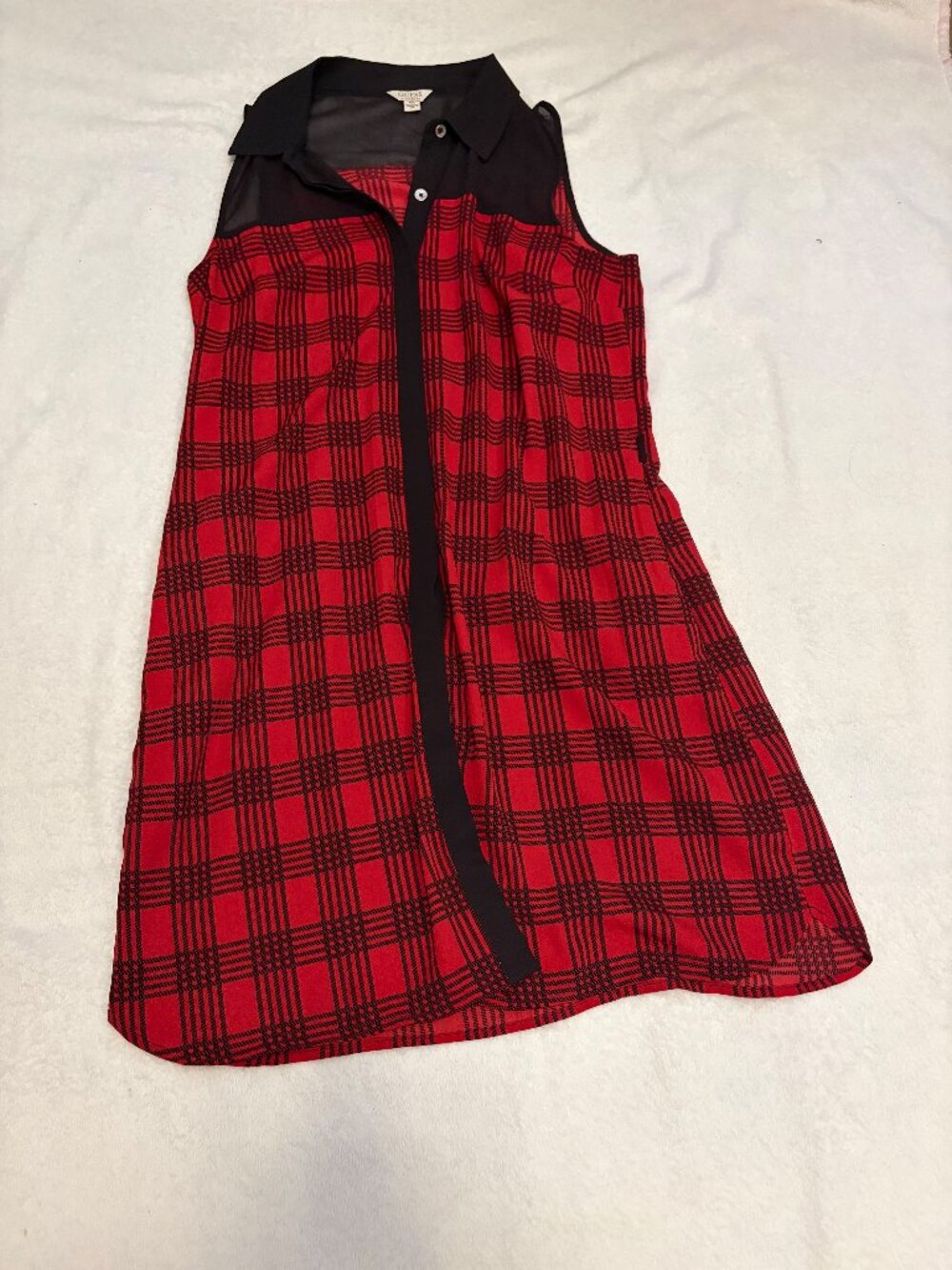 Guess red and black plaid sleeveless button-down shirt